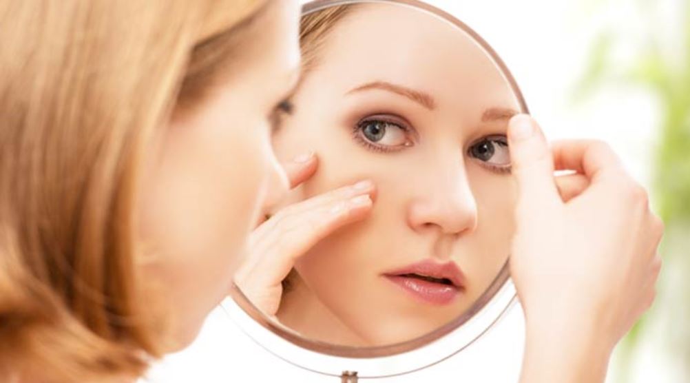 looking at the mirror