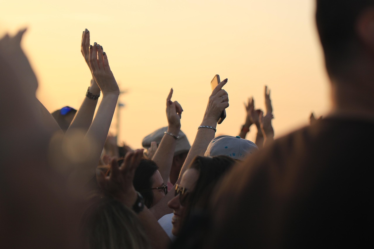 Read more about the article Beat the Heat: Essential Tips for Enjoying Summer Concerts While Staying Healthy